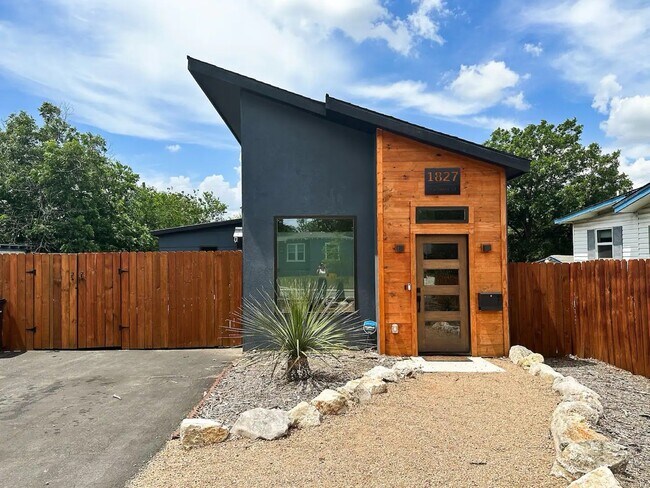 Exterior - 1827 Gorman House