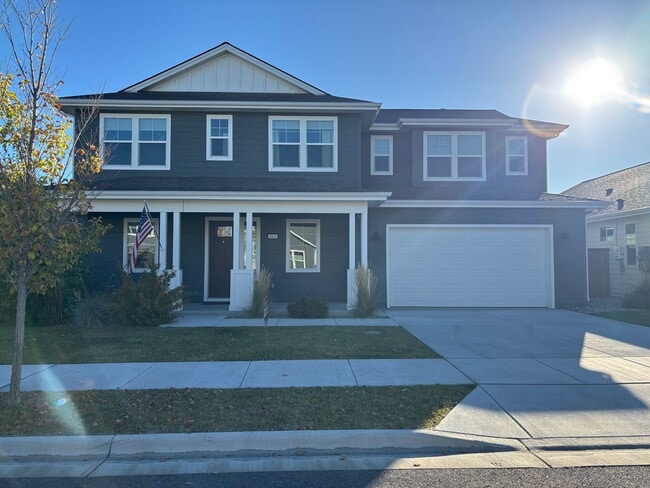 Building Photo - PET FRIENDLY home available