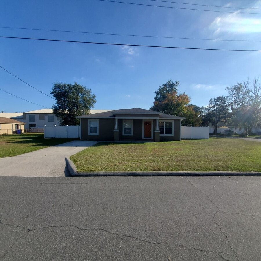 Photo - Fenced In Spacious 3-Bedroom 2-Bathroom Home