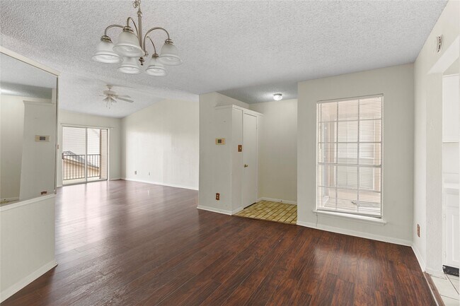 Photo - 2121 Hepburn St Unit 912