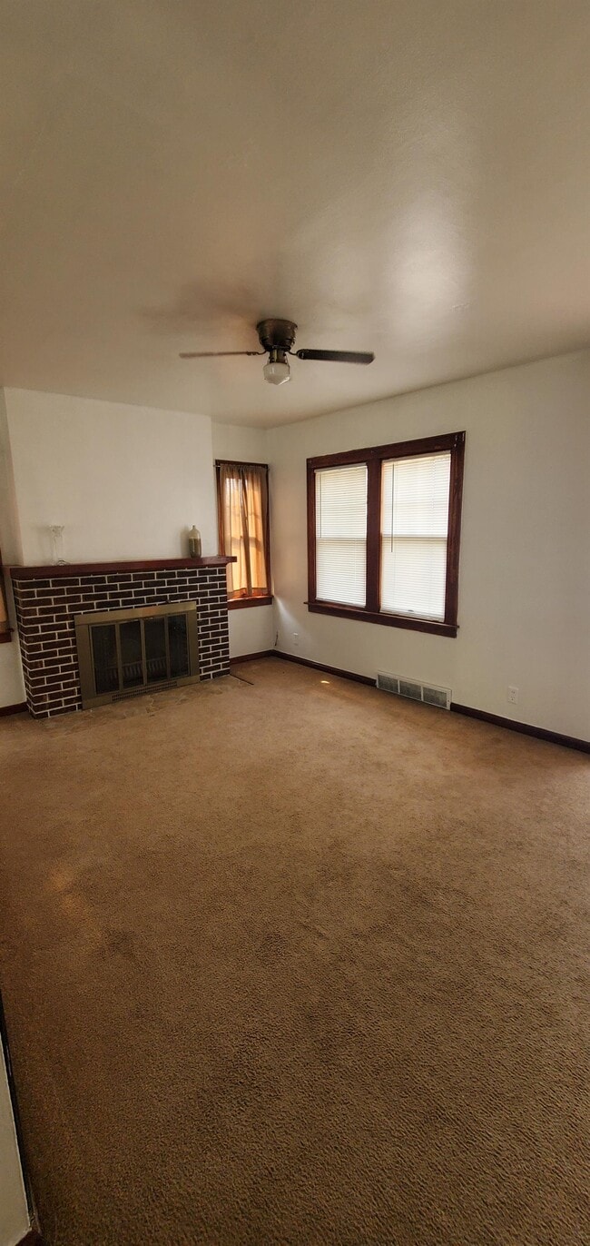 Building Photo - 733 W 44th Ave Rental