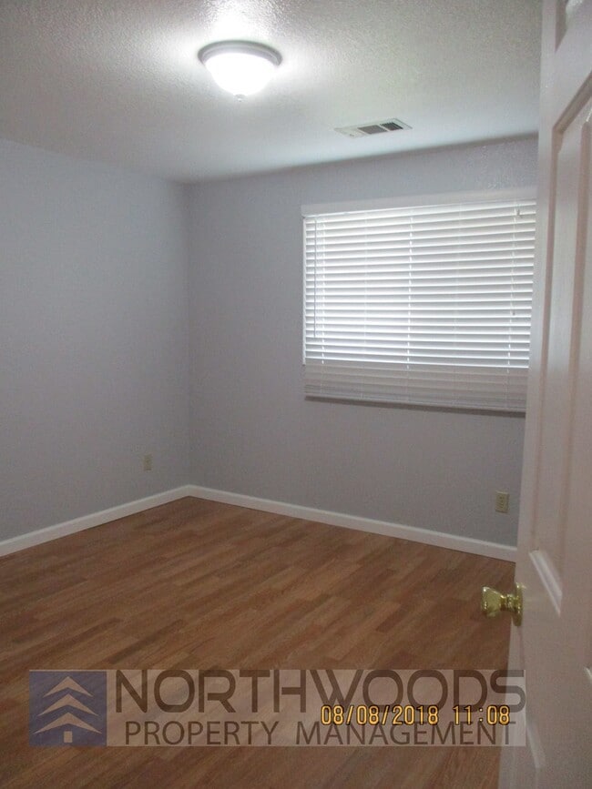 Nice 2 Bedroom 1 Bath DuplexLocated in Gr... House House Rental in