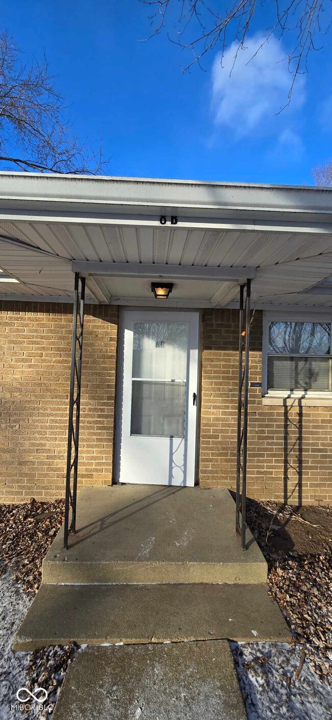 Building Photo - 570 US-52 Unit 8B