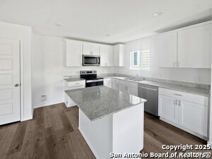 Building Photo - 851 Bluegrass Rental