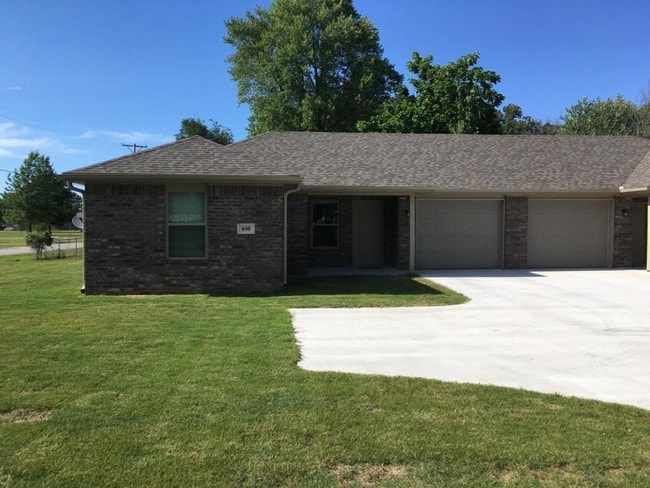 Photo - 406 W 2nd St