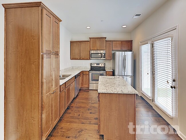 Photo - 305 Woodfern Ct