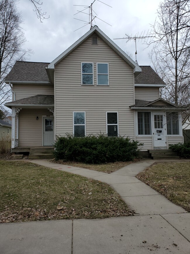 Building Photo - 106 N State St Unit 1/2 Rental