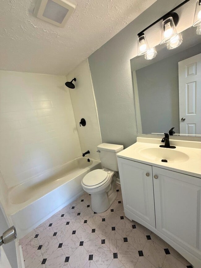 Photo - Cozy Remodeled 1BD/1BA + Bonus Room in Zephyrhills!