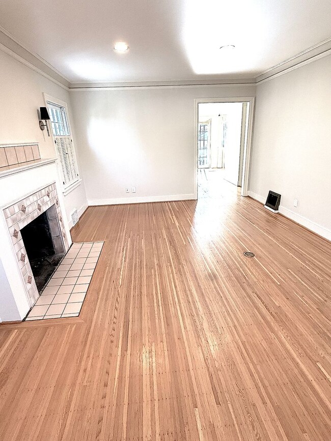 Photo - STEPS to Green Lake! 3BR Tudor Home w/ Lan...