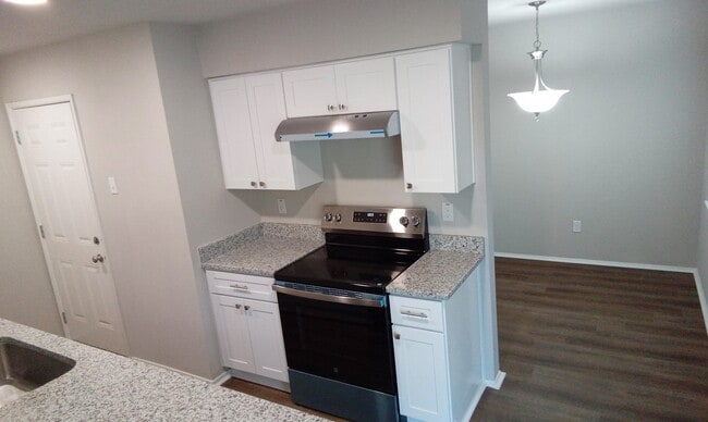 Photo - 117 Yorkshire Dr