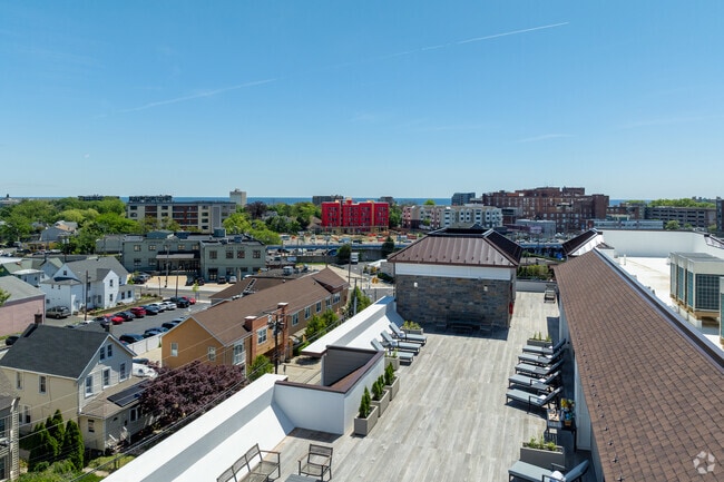 Building Photo - The Willow at Long Branch