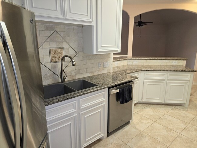 Building Photo - 5118 Bayou Dr