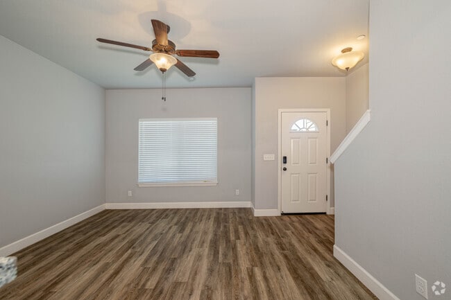 3BR, 3BA - 1,173SF