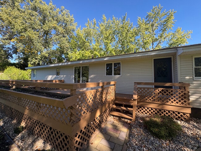 Photo - 272 Aniline Ave N