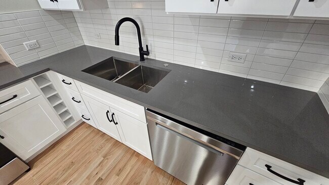 Photo - 4437 N Broadway St