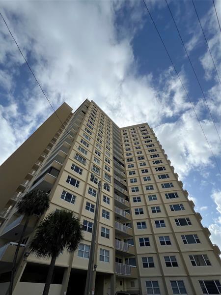 Building Photo - 1200 Hibiscus Ave Unit 1501