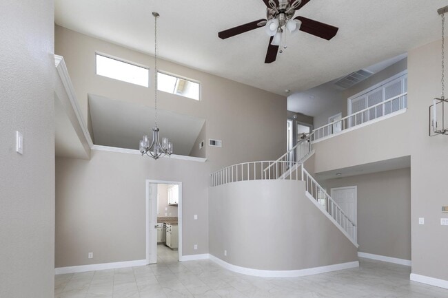 Photo - 953 E Buckhill Rd