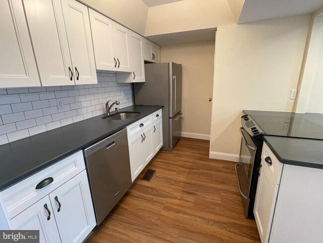 Photo - 121 E Chelsea Cir