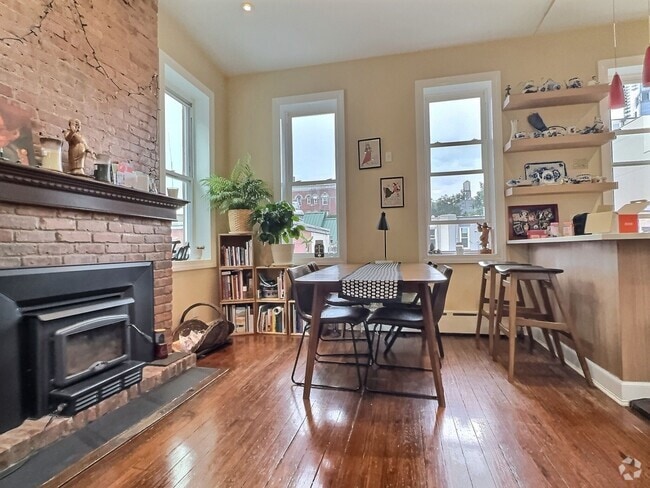 Building Photo - 21-11 46th Ave Unit # #2 Rental