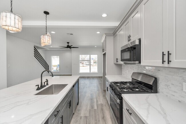Photo - 8636 Scott St