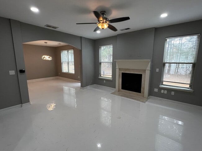 Photo - 128 Worthing Ln