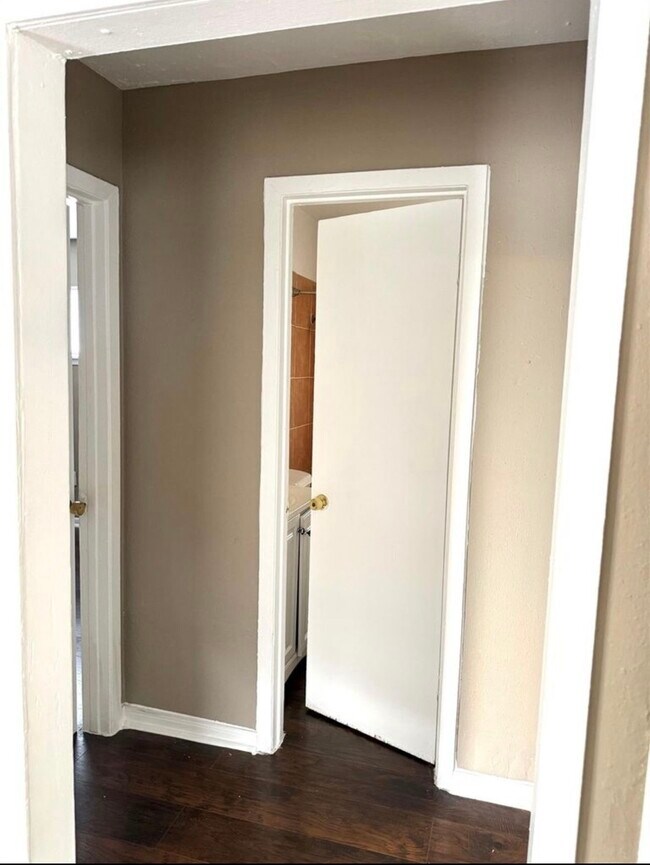 Building Photo - 5412 Market St Unit 3