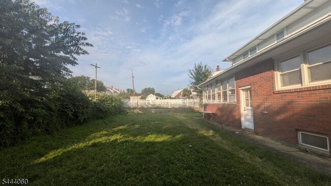 Photo - 100 E 7th St