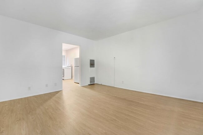 Photo - 10906 Santa Monica Blvd Unit 04A