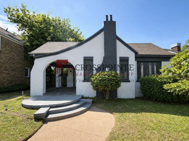 Building Photo - Tour Today! Charming 2 bedroom, 1 Bathroom!