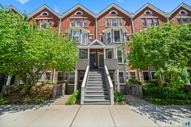 Building Photo - 136 Maple Ave Unit B