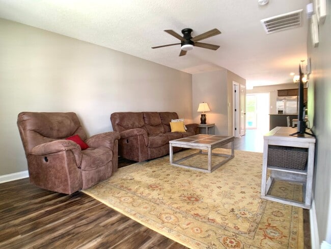 Photo - 364 Sam Houston Cir