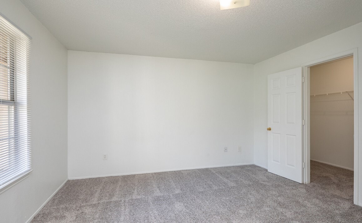 Photo - 100 Remington Dr