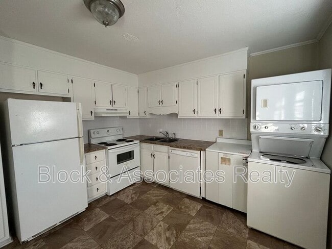 Photo - 110 Hedgecock Ave SW