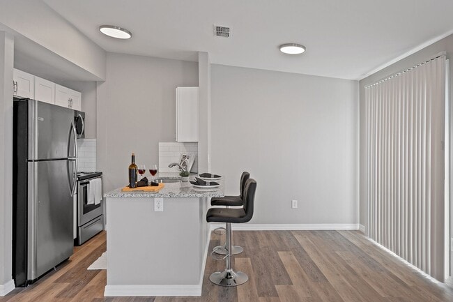 Photo - 860 East