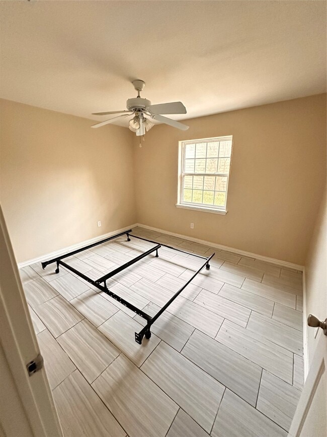 Building Photo - 2618 Hill Ave