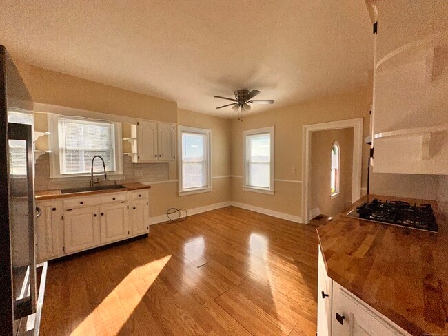 Photo - 34 N Spring St Unit Second Floor