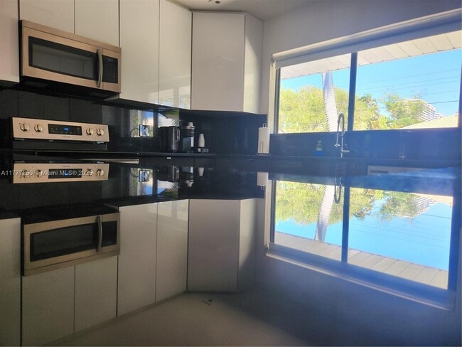 Photo - 536 Hibiscus Dr