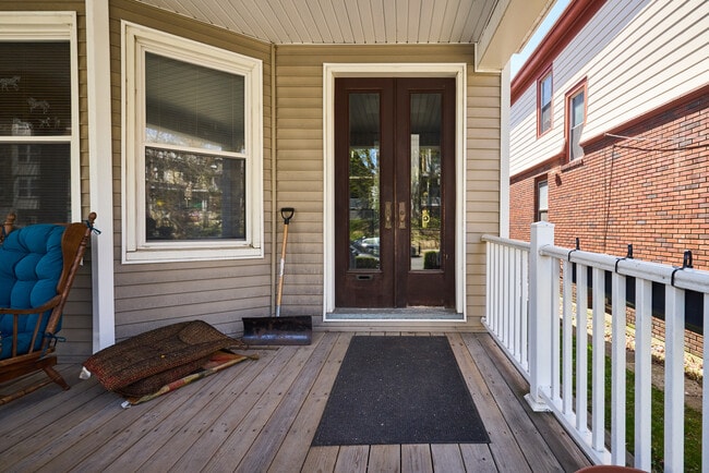 Front Entry - 370-372 Morris St