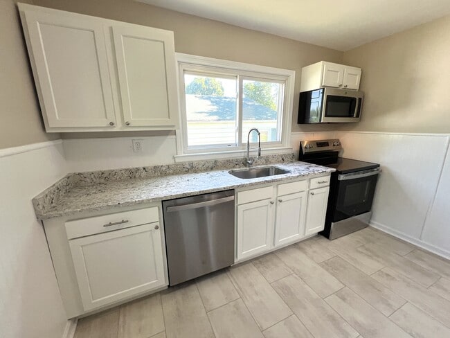 Photo - 365 Sunset Dr