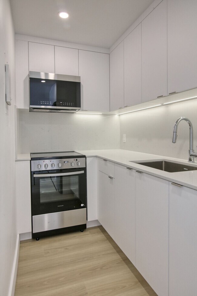 Photo - 1 Cote Saint-Catherine Unit 1405