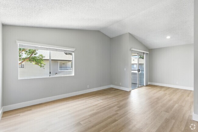 2BR, 2BA - 945SF - Living Room