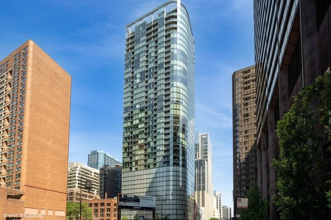 Building Photo - 600 N Fairbanks Ct Unit 2404