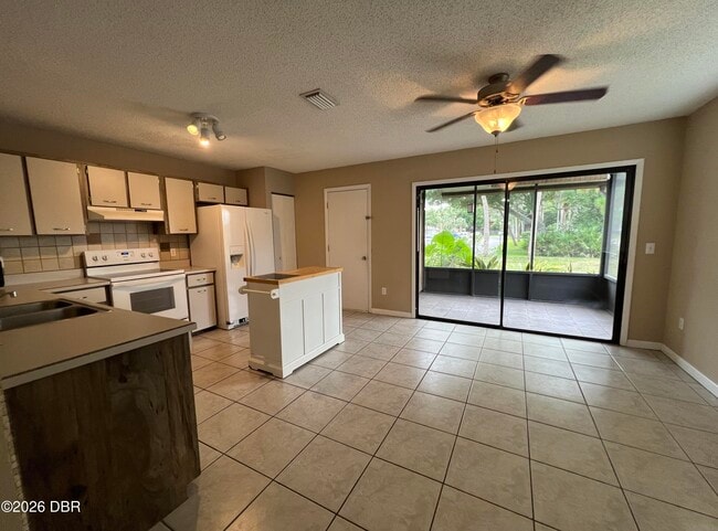 Photo - 100 E Baywood Square