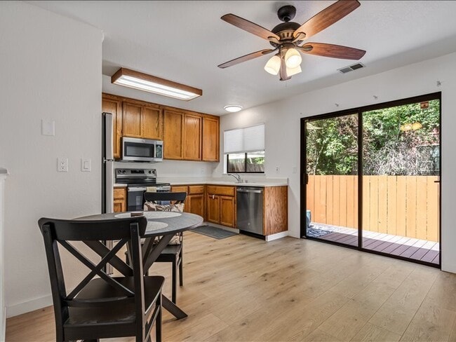 Photo - 843 Falcon Way