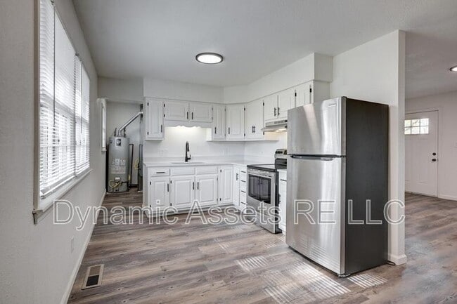 Photo - 204 E 24th St