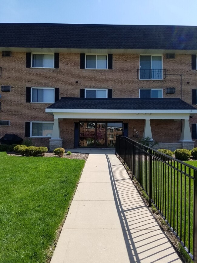 Photo - 580 Lawrence Ave Unit 113