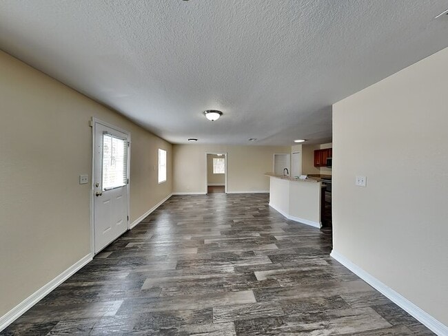 Photo - 1385 Dean St