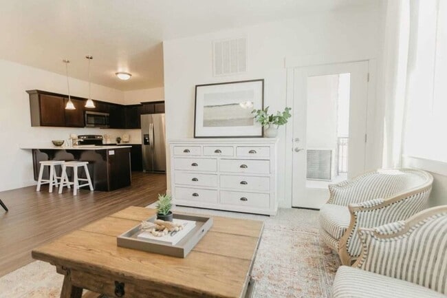 Photo - 346 W 435 N