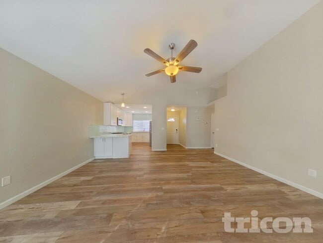 Photo - 857 E Saragosa St