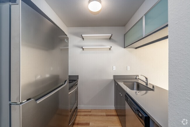 1BR, 1BA - 650SF - Kitchen